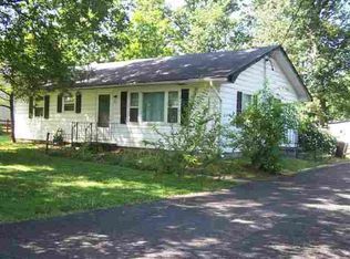 621 S Deepwood Dr, Radcliff, KY 40160