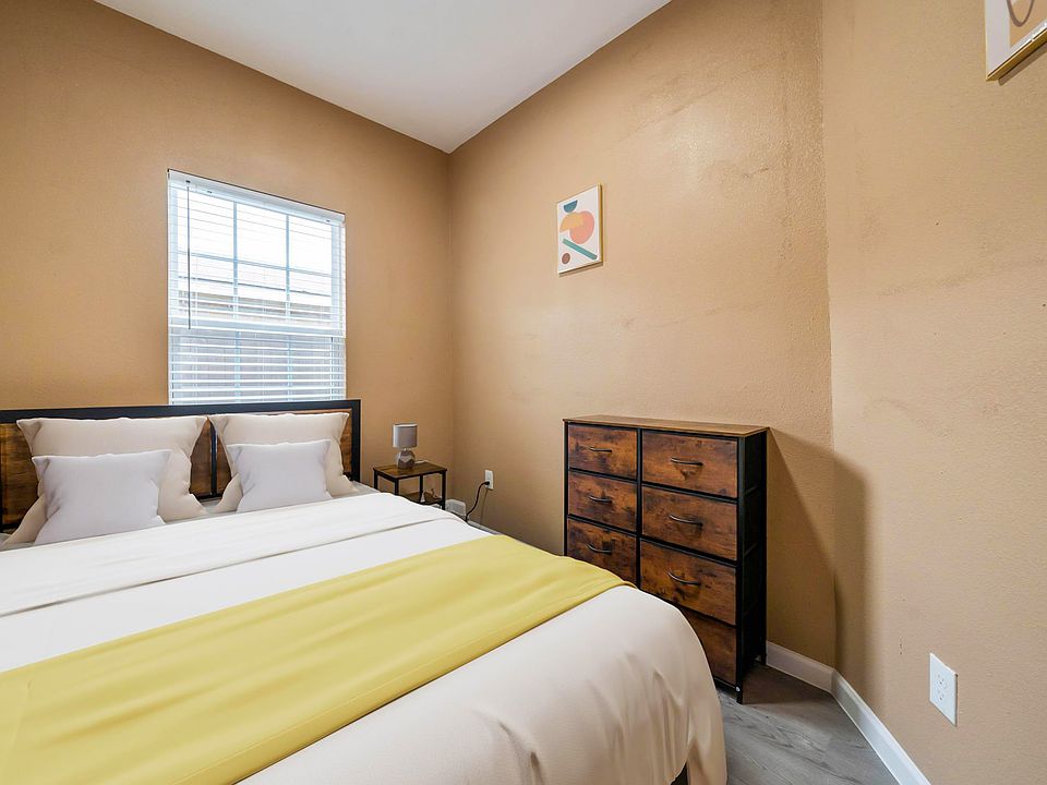 Disclaimer: This photo has been virtually staged. Not all furnishings seen will be included. Please view the virtual tour.