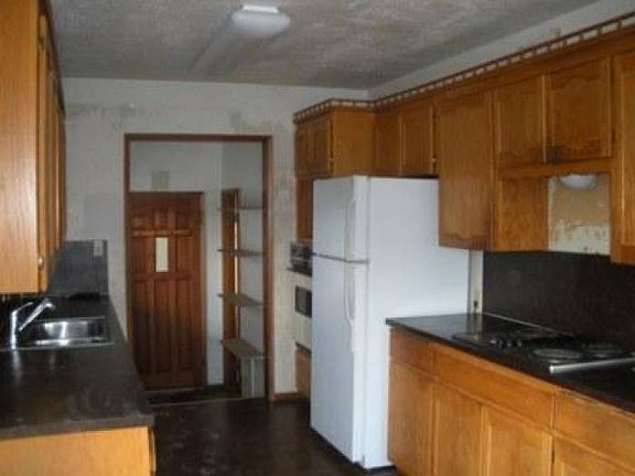 4th image of 13626 21st Ave E