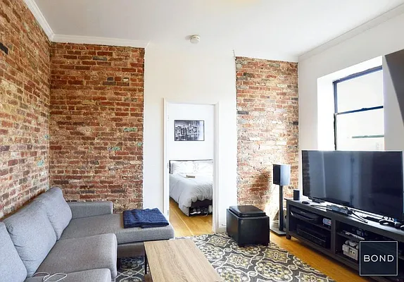 Rented by Bond New York | media 9