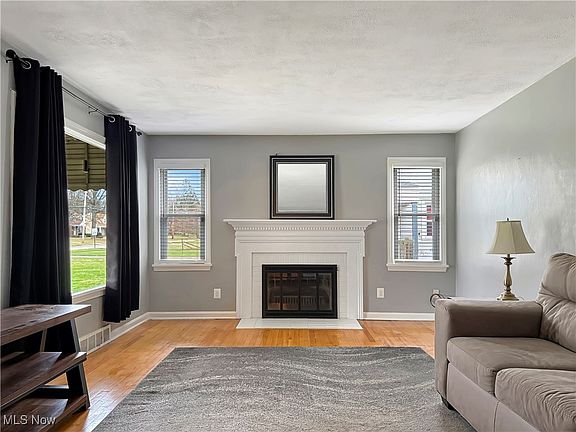 5th image of 4554 Euclid Blvd
