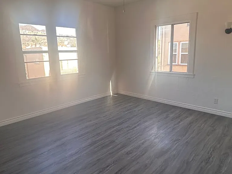 339 W Arden Ave — Photo 2