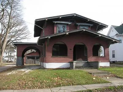 596 Girard Ave photo 1