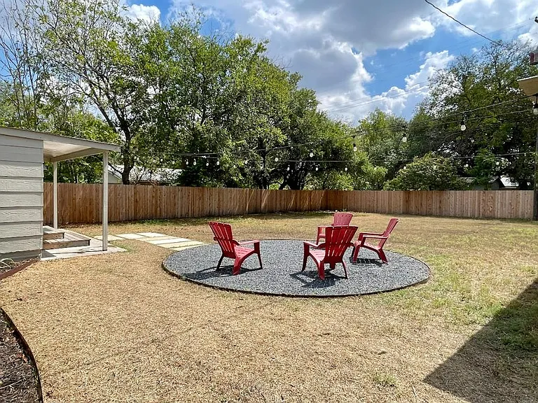 7509 Delafield Ln — Photo 13