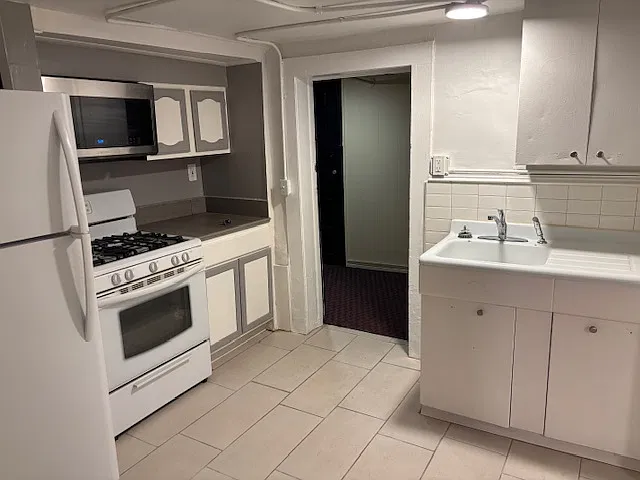 Studio, 410 sqft, $900 — Photo 4