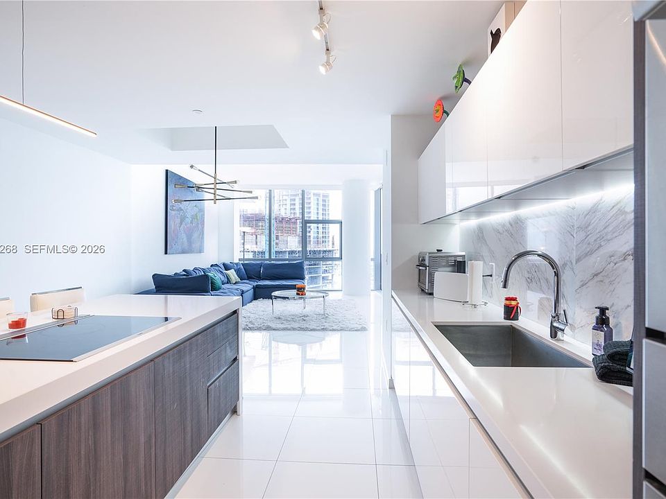 1st image of 851 NE 1st Ave #2101
