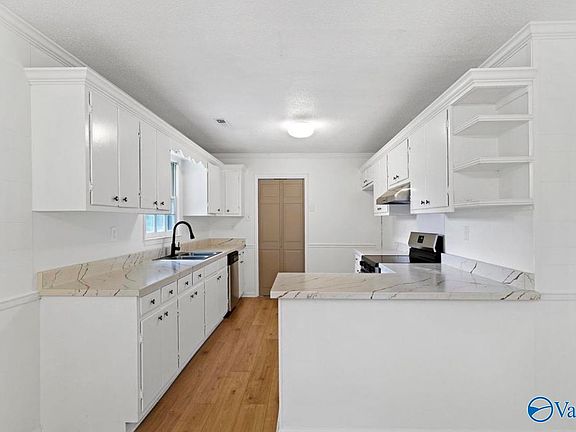 5th image of 233 Shaw Rd NW