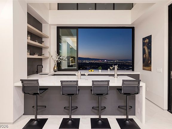 4th image of 563 Grand Rim Dr