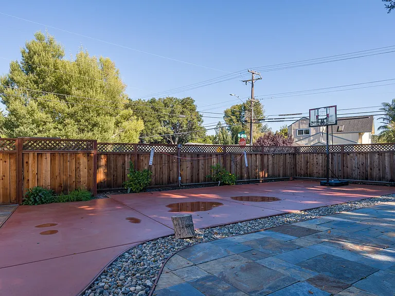 107 Haight St — Photo 17