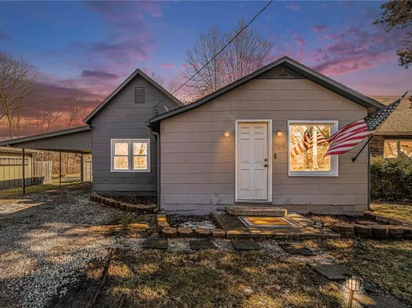 209 2nd Ave S, Greenwood, MO 64034