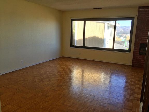 3rd image of 589 Gellert Blvd