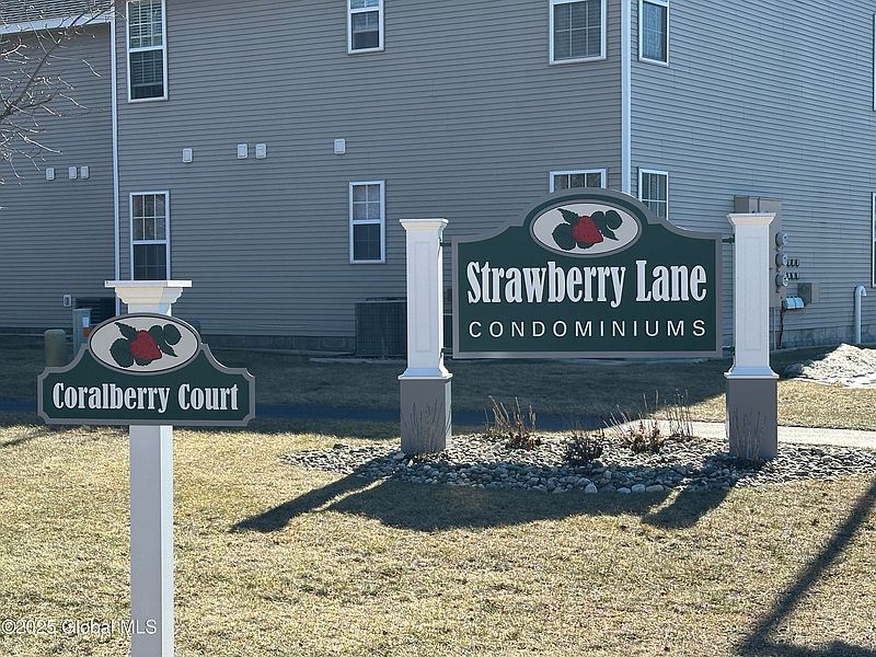 3rd image of 33 Coralberry Court #33