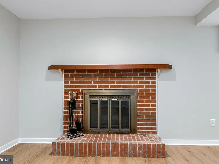 561 Tiffany Ct — Photo 34