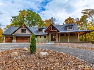 880 Buth Dr NE, Comstock Park, MI 49321