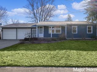 303 Roberta Jayne Dr, Lowell, MI 49331