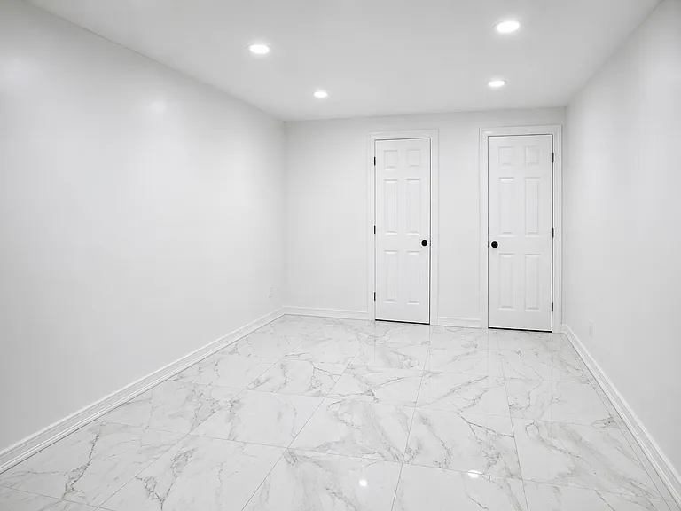 Hemlock St — Photo 3