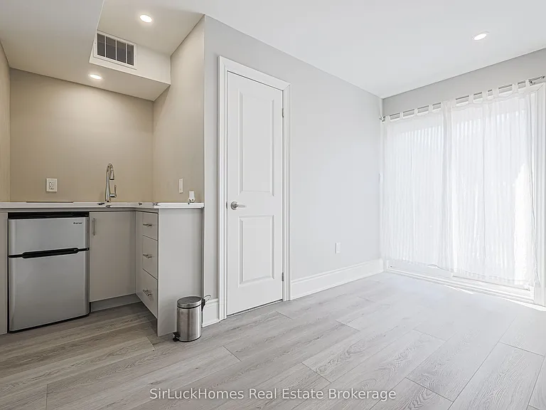 250 Richvale Dr S #22 — Photo 17