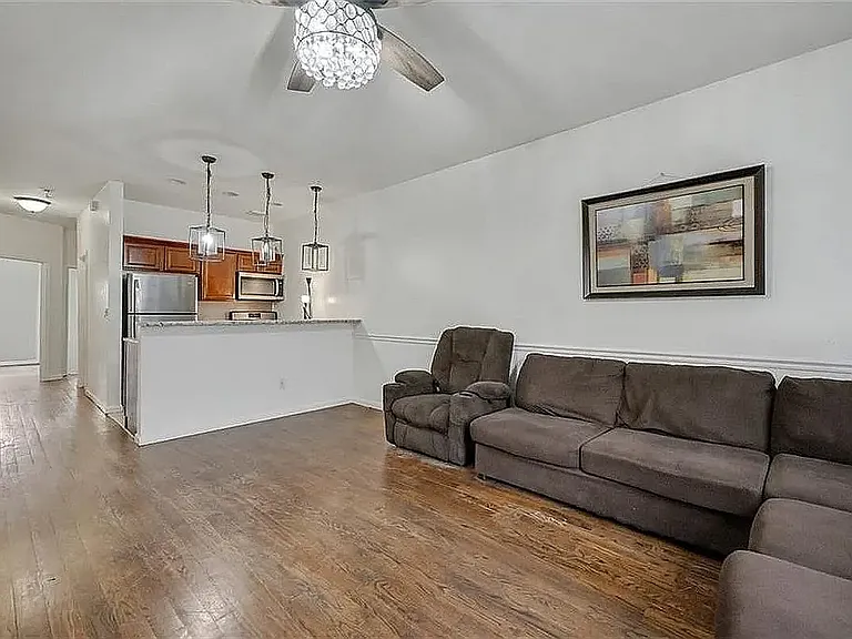 364 Evergreen Ave #1 — Photo 2