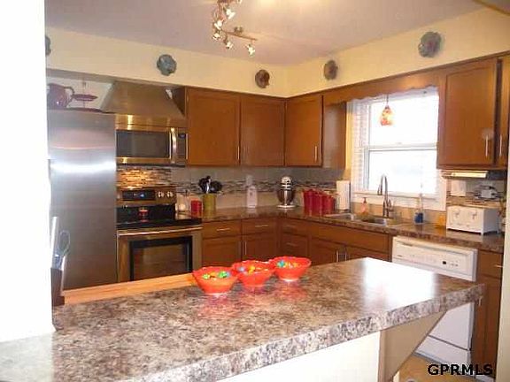 3rd image of 2106 Dagmar Ave