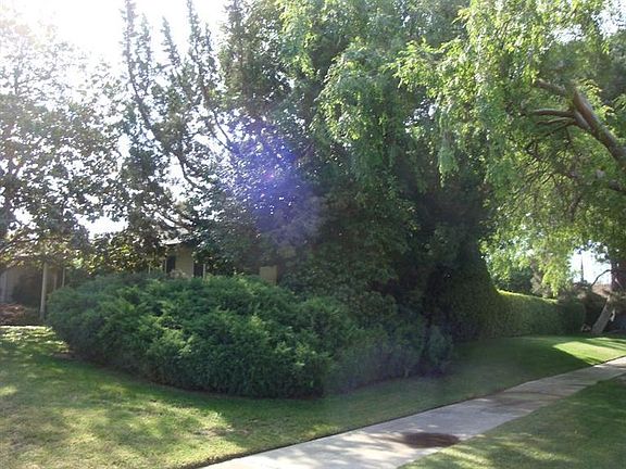 3rd image of 839 W Alamos Ave