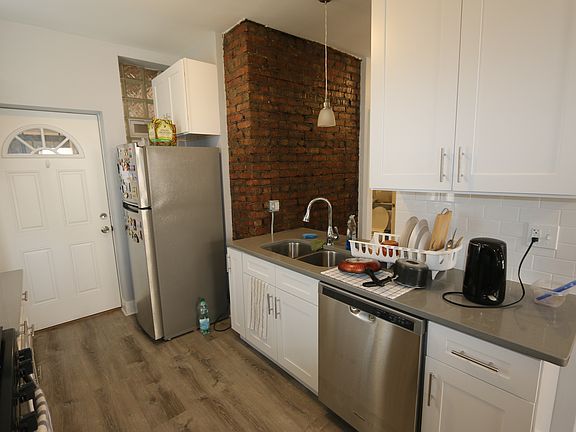 3rd image of 943 E 54th Pl #1