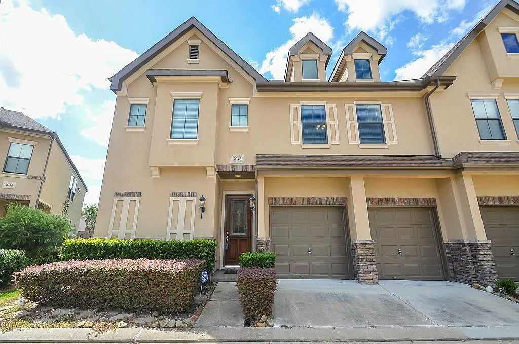 4 bed, 3.5 bath, 2761 sqft, $2,850 — Photo 1