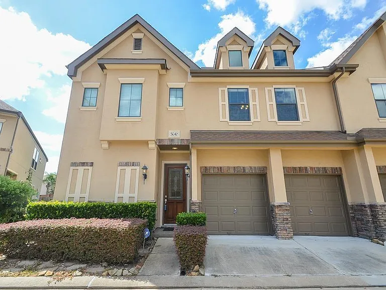 3042 Royal Oaks Crst — Photo 1