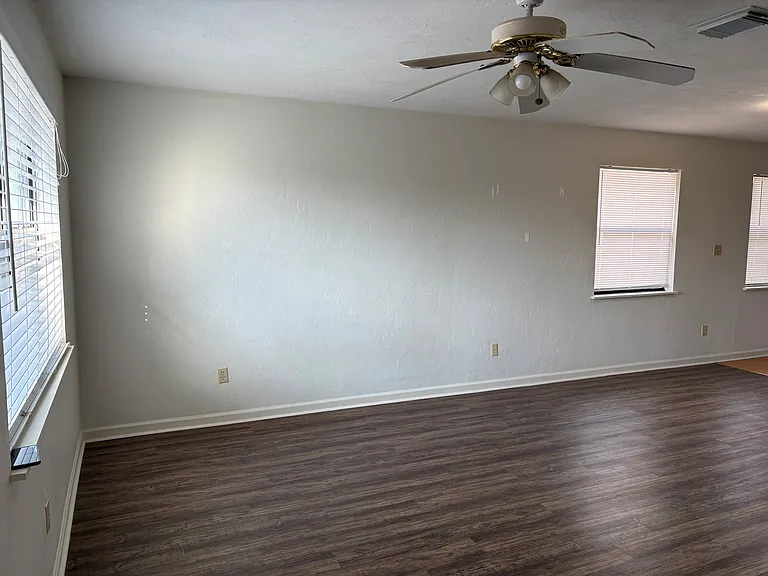 301 Dixie Dr #E2 — Photo 9