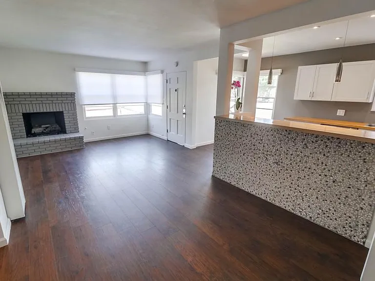 1875 Oliver Ave #B — Photo 2