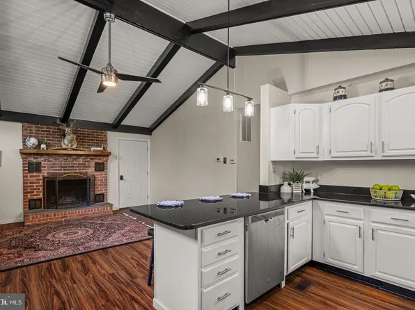327 Cub Run Ln, Harpers Ferry, WV 25425