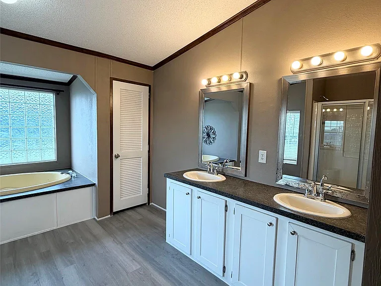 5698 County Road 2752 — Photo 17
