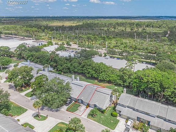 4th image of 683 NE Wax Myrtle Way
