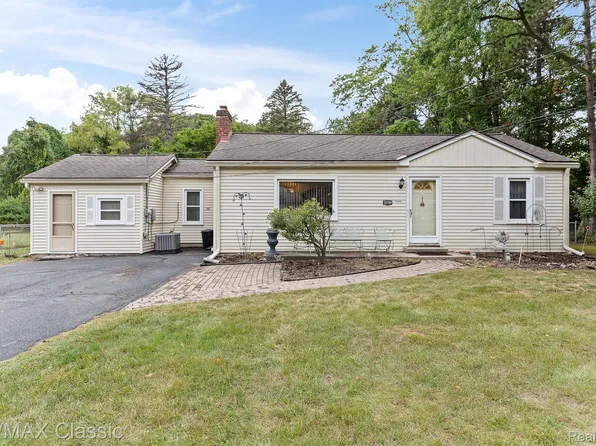 25789 Code Rd, Southfield, MI 48033
