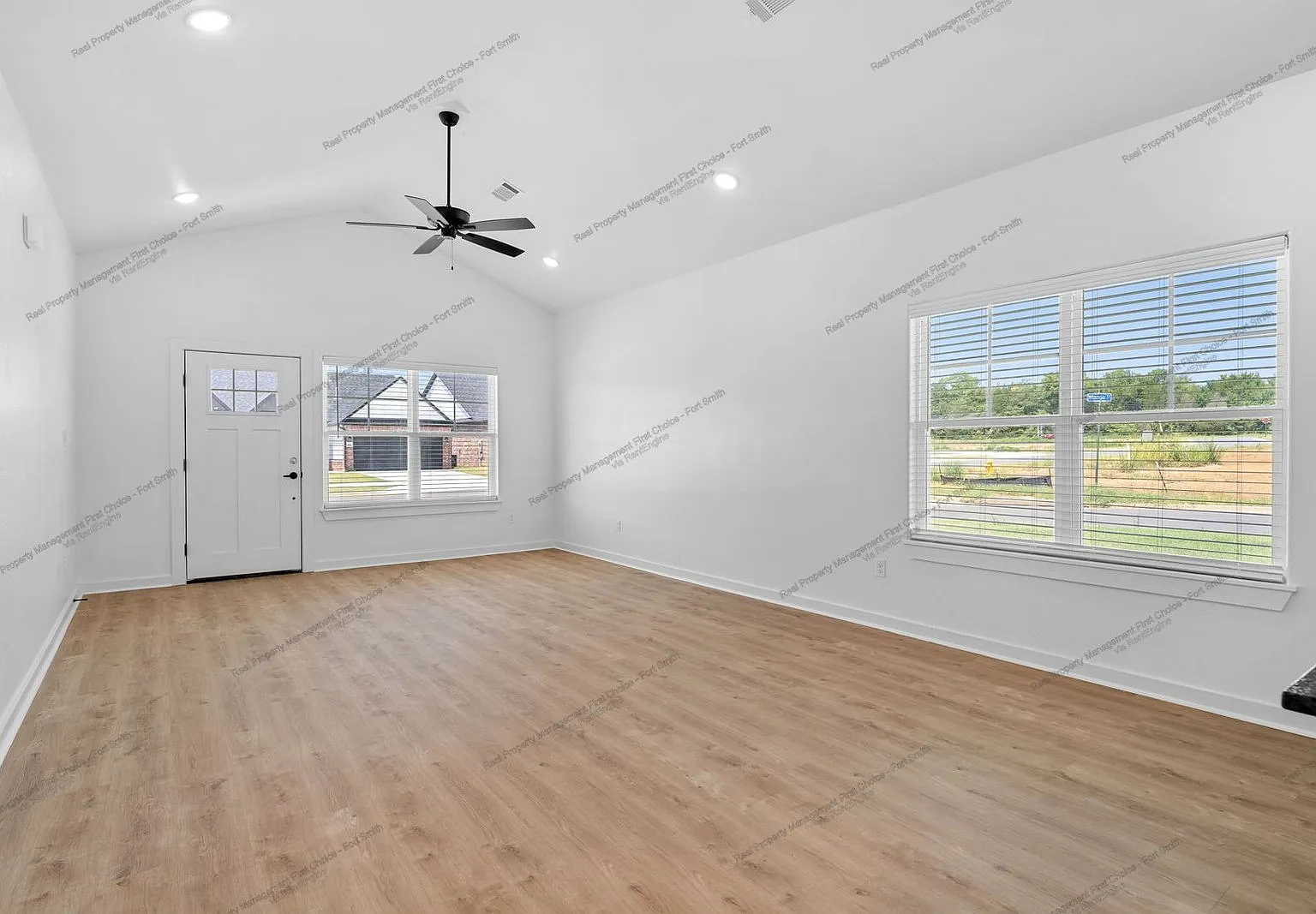 3 bed, 2.0 bath, 1470 sqft, $1,600 — Photo 3