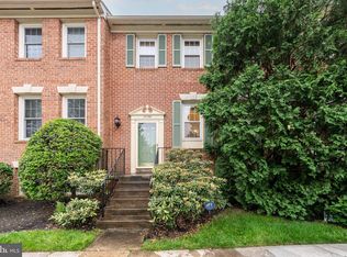 10139 Oakwood Chase Ct, Oakton, VA 22124