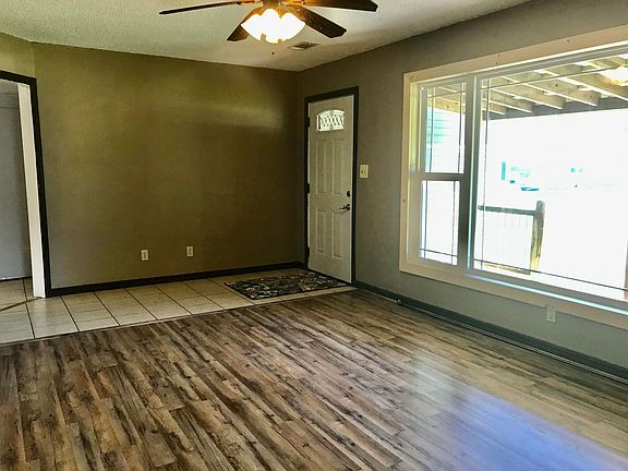 3rd image of 228 W Circle Dr