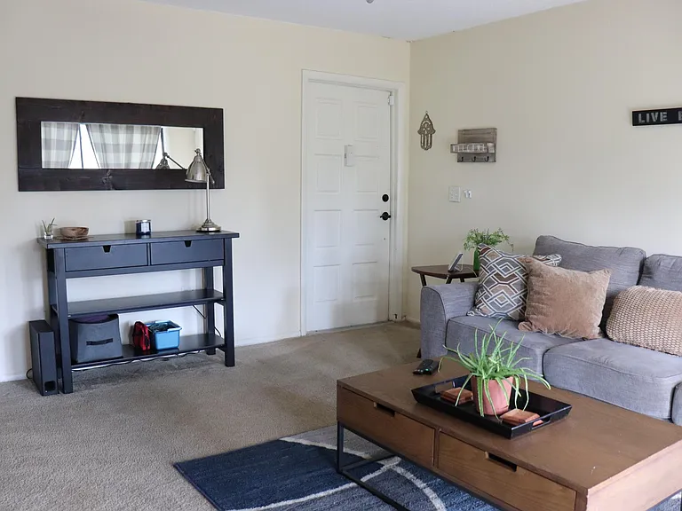 6022 Village Cir #6022 — Photo 2
