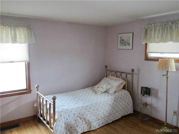 5th image of 289 Rogers Ave