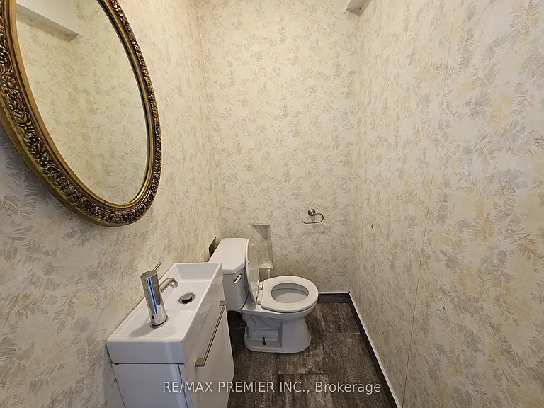 31 Compton Cres #MAIN 2ND — Photo 14