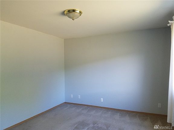 5th image of 913 E Galena St