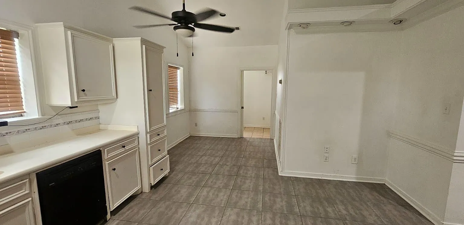 2 bed, 1.0 bath, 1200 sqft, $2,000 — Photo 2