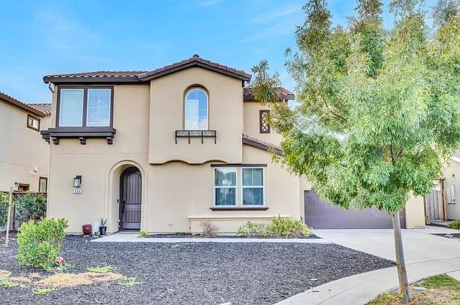 344 W Hopkins Ct