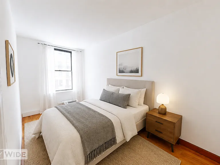 957 2nd Ave #4 — Photo 4
