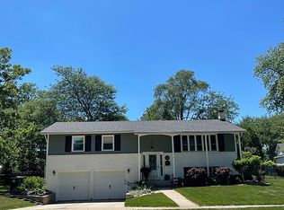 142 N Bissell Dr, Palatine, IL 60074