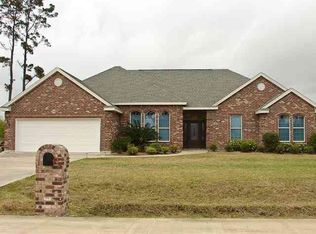 170 Colonial Estates Dr, Bridge City, TX 77611
