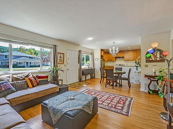 2nd image of 36 Plumas Circle