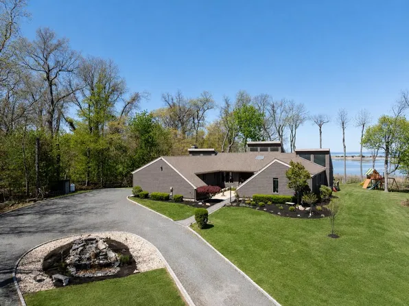 12 Flax Pond Woods Road, East Setauket, NY 11733