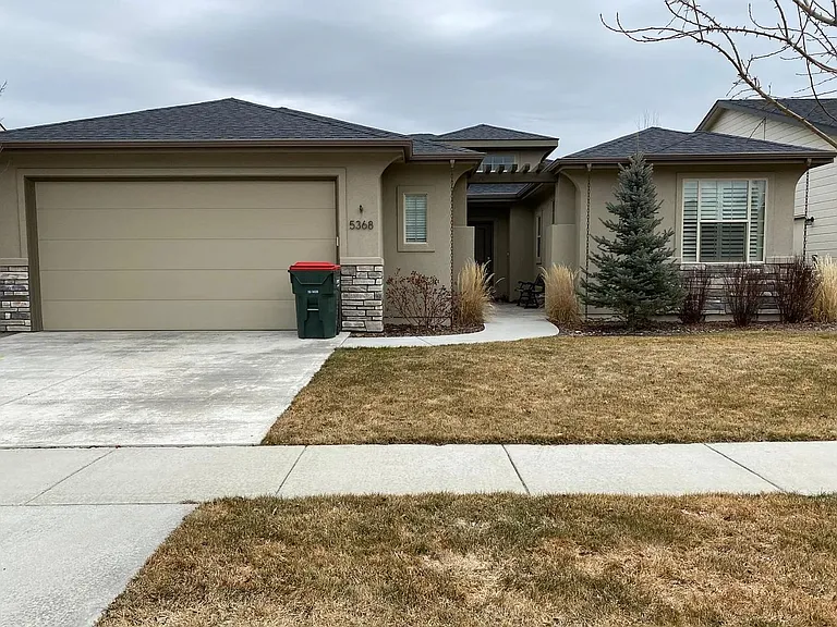 5368 N Mitchum Ave — Photo 1