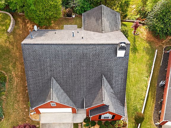 3rd image of 133 Meridian Dr
