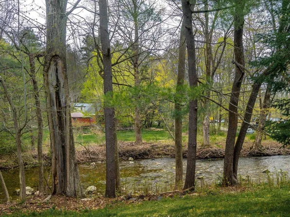 40 Brookside Drive #4, Brattleboro, VT 05301